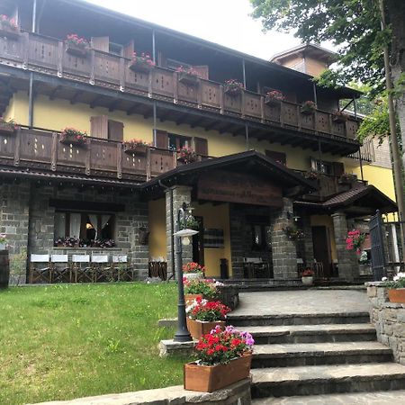 Albergo Bertocchi Collagna Esterno foto