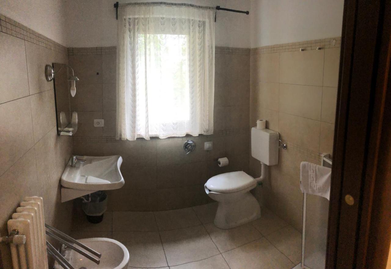 Albergo Bertocchi Collagna Esterno foto