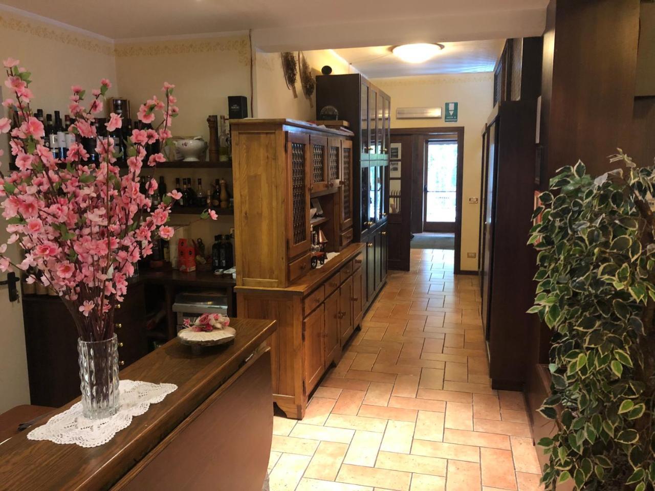 Albergo Bertocchi Collagna Esterno foto