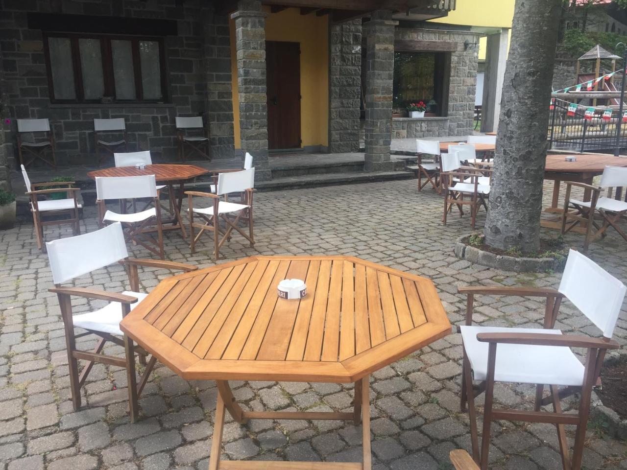 Albergo Bertocchi Collagna Esterno foto